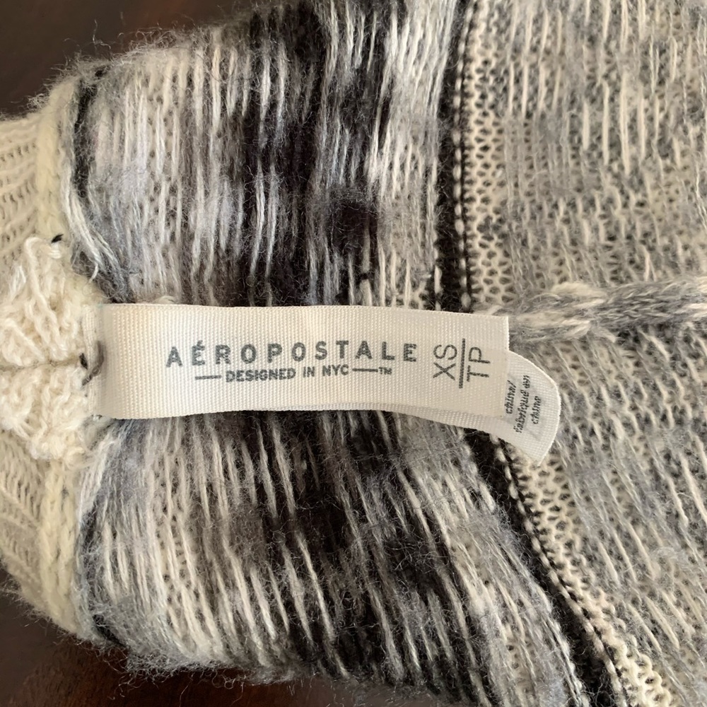 🌟Aeropostale Cardigan- Aztec pattern - Picture 6 of 7